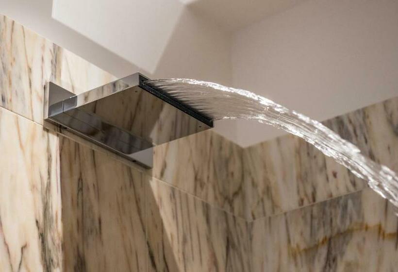 اتاق لوکس با چشم‌انداز دریا, Town House Morgana