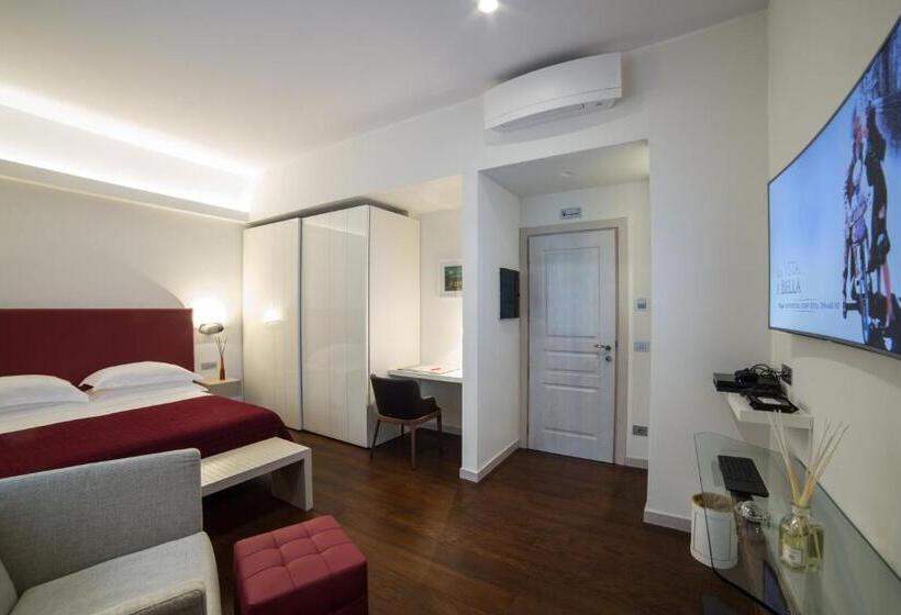 اتاق لوکس با چشم‌انداز دریا, Town House Morgana