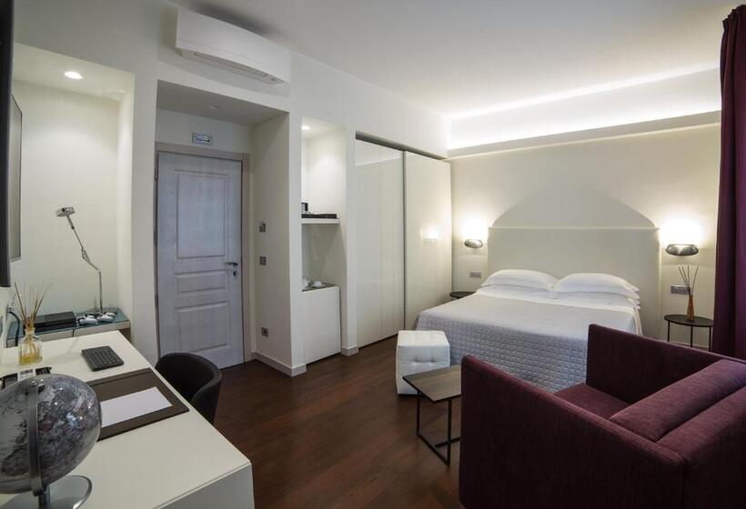 اتاق لوکس با چشم‌انداز دریا, Town House Morgana