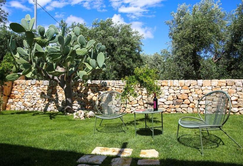 سوئیت جونیور با چشم‌انداز باغ, Masseria Parco Della Grava