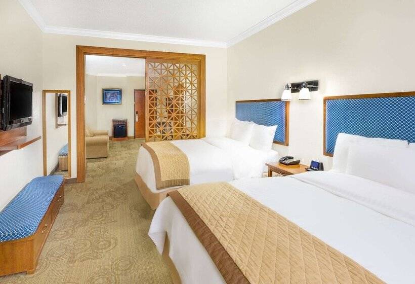 Люкс, Wyndham Garden Baronne Plaza