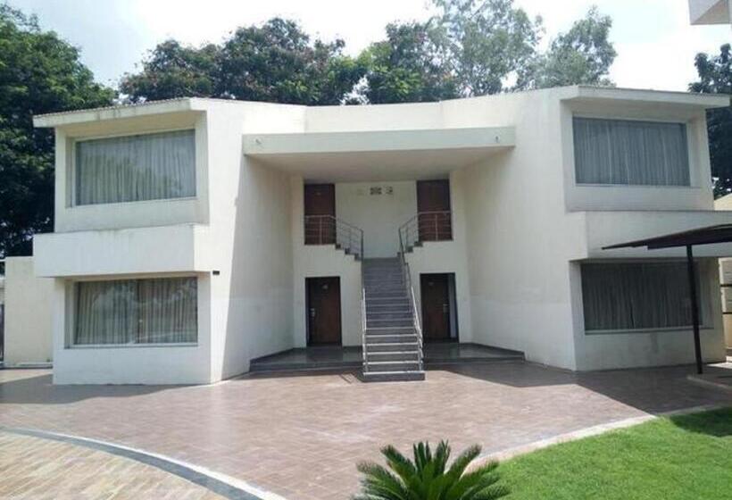 خانه 1 خوابه, Top3 Lords Resort Bhavnagar