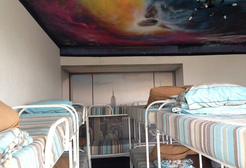 共用房间的床, Red Star Hostel