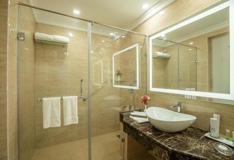 Люкс, Jenneys Residency