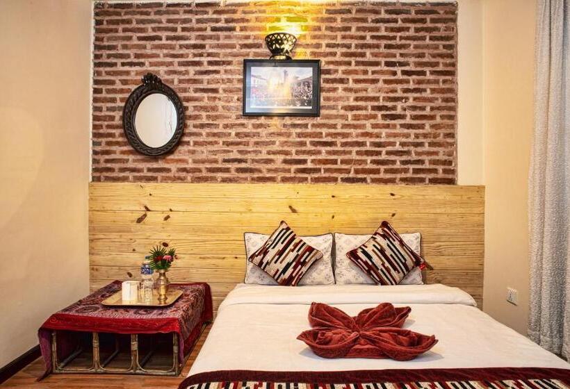 اتاق استاندارد, Newa Home