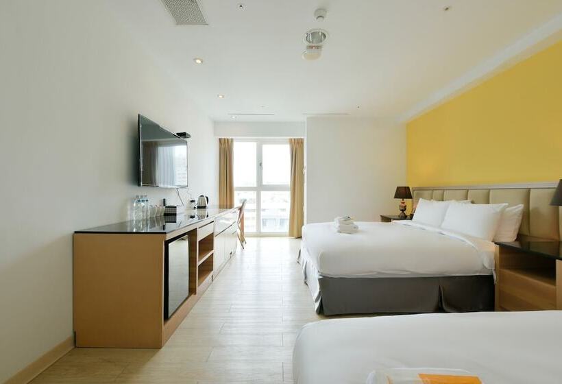 اتاق استاندارد سه نفره, Champs Elysees