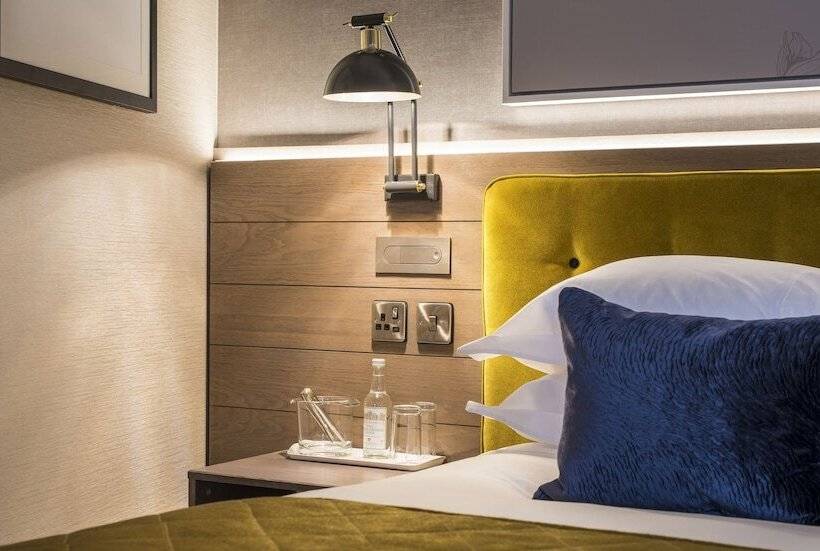 غرفة قياسية, Sloane Place