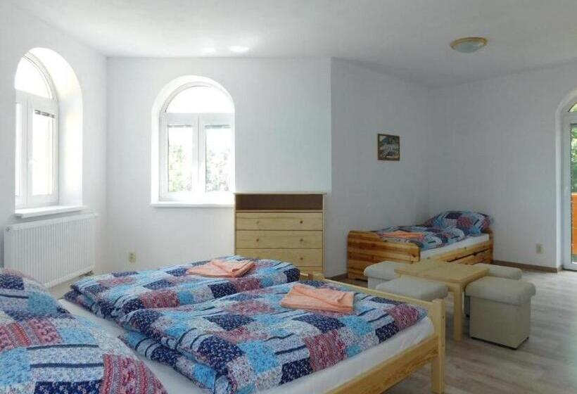 Трехместный Номер Стандарт с Балконом, Villa Petko