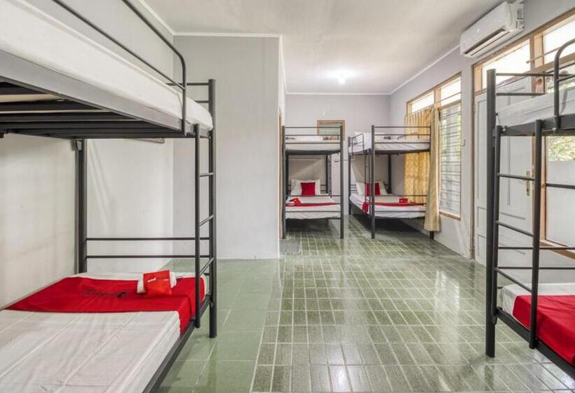 Кровать в Общей Комнате, Reddoorz Hostel Near Adisucipto Airport Yogyakarta
