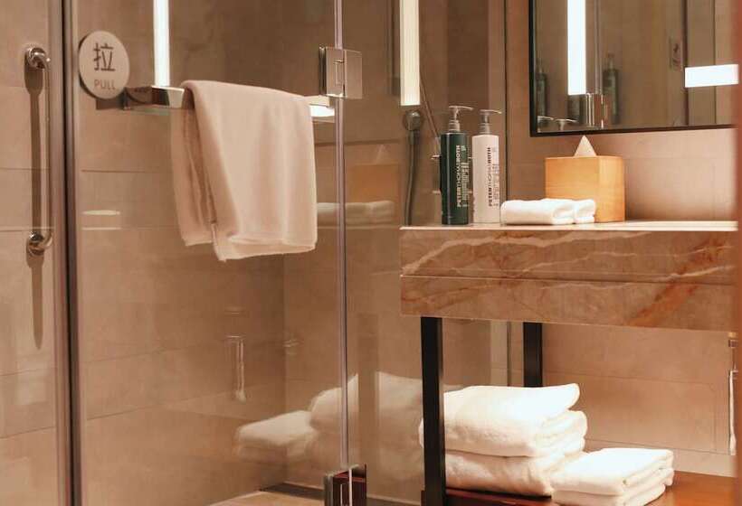 Quarto Estandar Cama Casal, Hilton Garden Inn Nujiang