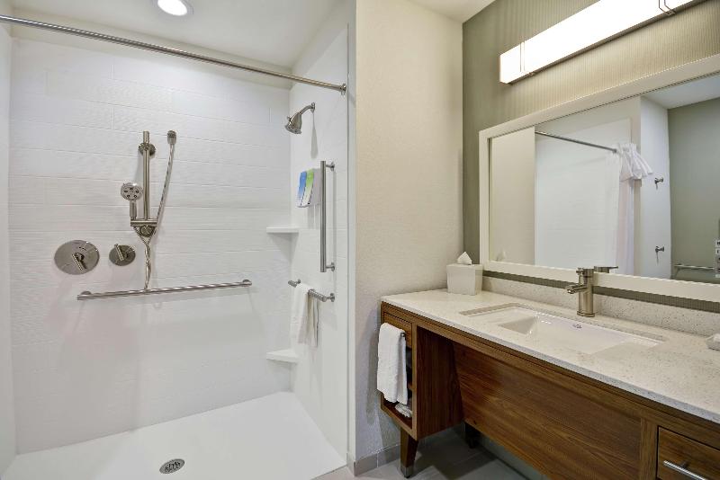 １ベッドルームハウス, Best Western Plaza Inn