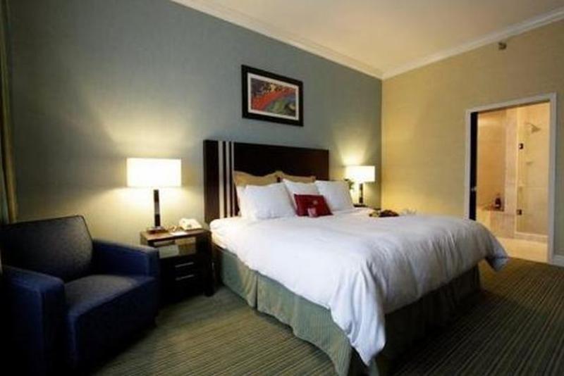 Стандартный Номер Кровать Кинг, Holiday Inn   Long Island   Islip Arpt East, An Ihg