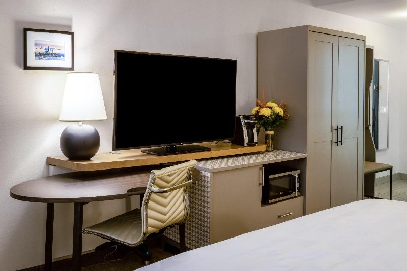 Стандартный Номер Кровать Кинг, Holiday Inn   Long Island   Islip Arpt East, An Ihg