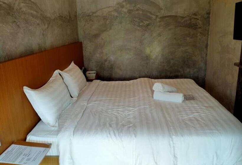 اتاق لوکس با تخت بزرگ, Rick Resort Teluk Intan