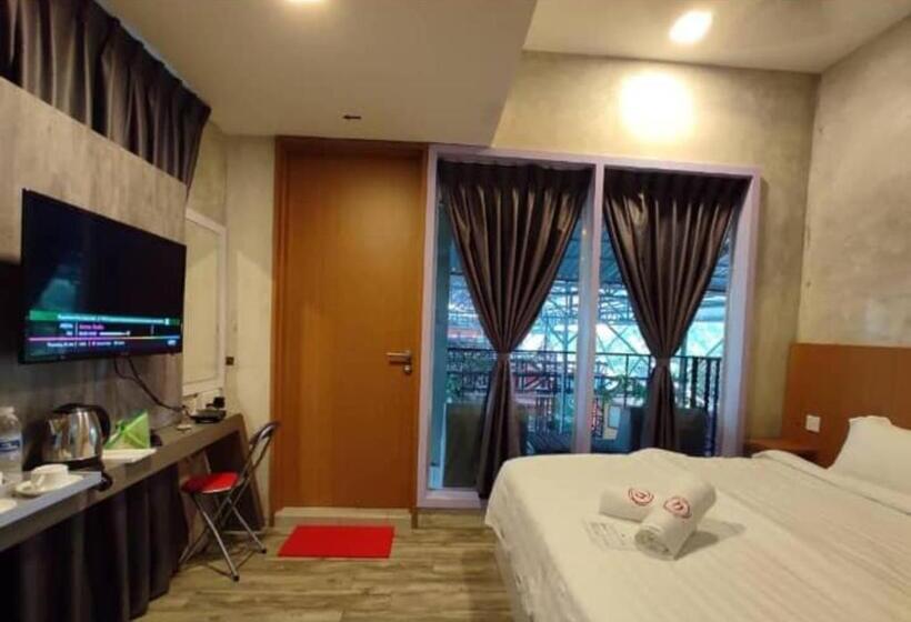 اتاق لوکس با بالکن, Rick Resort Teluk Intan