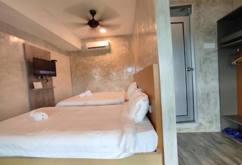 اتاق لوکس سه تخته, Rick Resort Teluk Intan