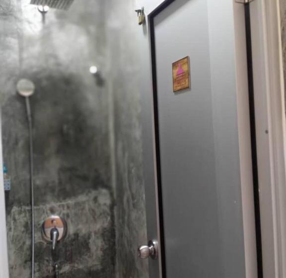 اتاق استاندارد با سرویس بهداشتی مشترک, Rick Resort Teluk Intan