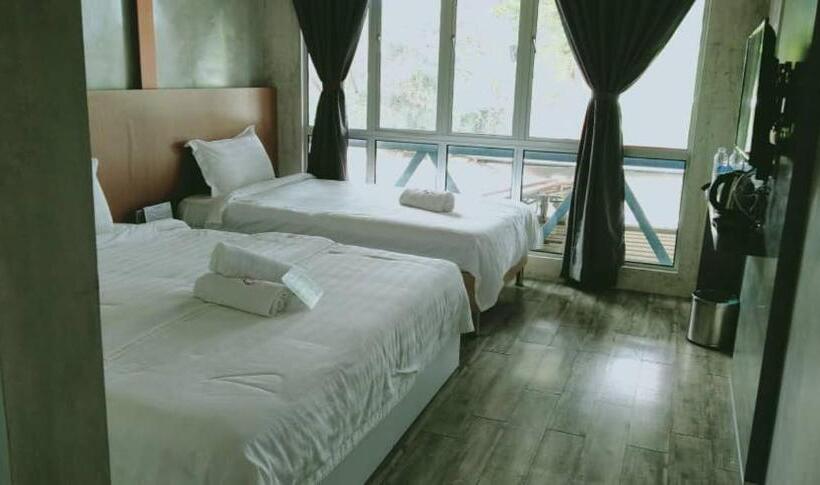 اتاق سوپریور سه تخته, Rick Resort Teluk Intan