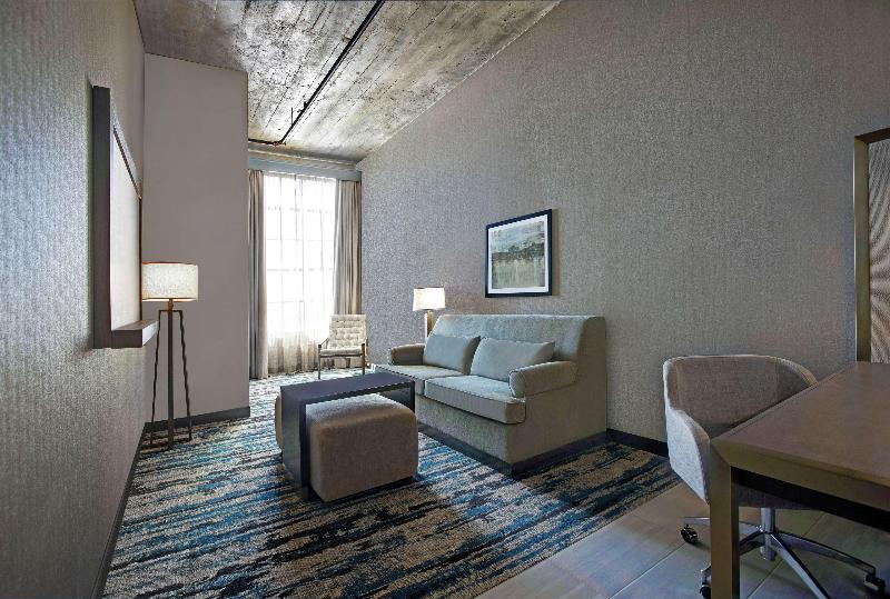 Suite King Size Seng, Embassy Suites By Hilton Rockford Riverfront