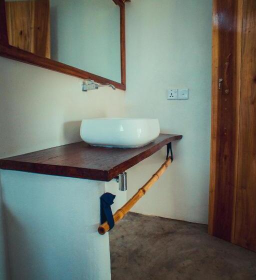اتاق استاندارد با بالکن و چشم‌انداز دریا, Whisky Point Resort