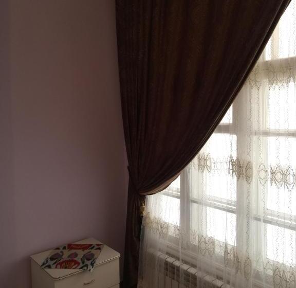 اتاق اکونومی, Munis