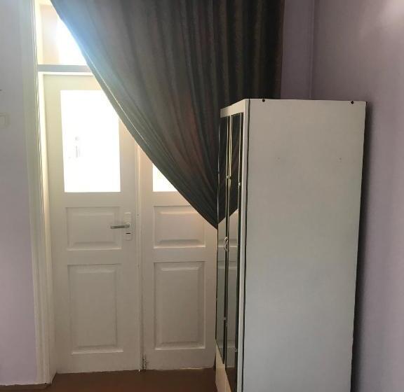 اتاق اکونومی, Munis