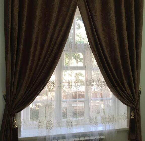 اتاق لوکس, Munis