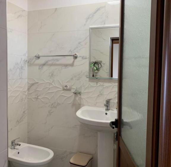 اتاق استاندارد سه نفره, Guest House Genti