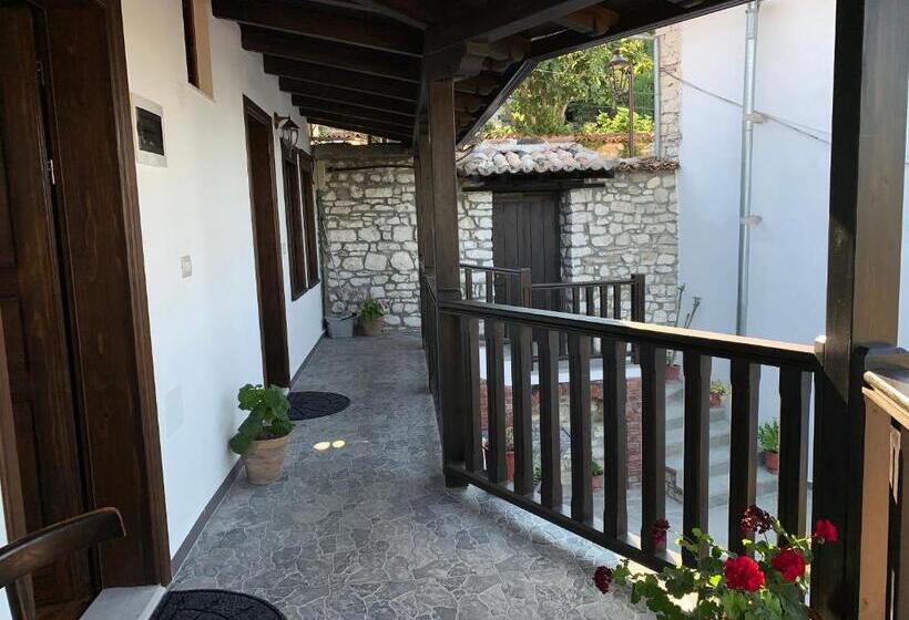 اتاق استاندارد سه نفره, Guest House Genti