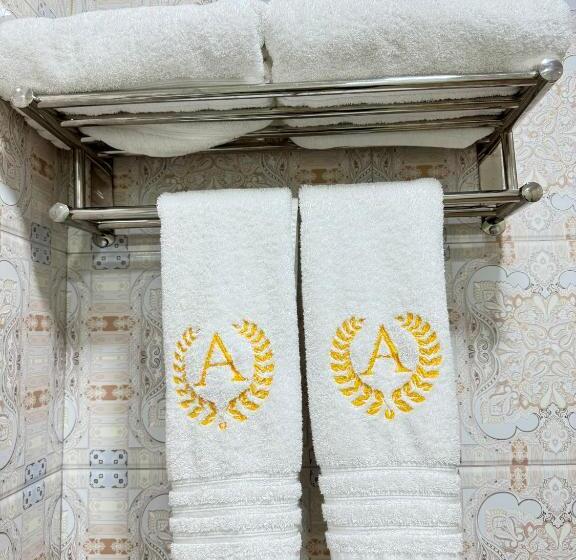 اتاق لوکس, Alexander