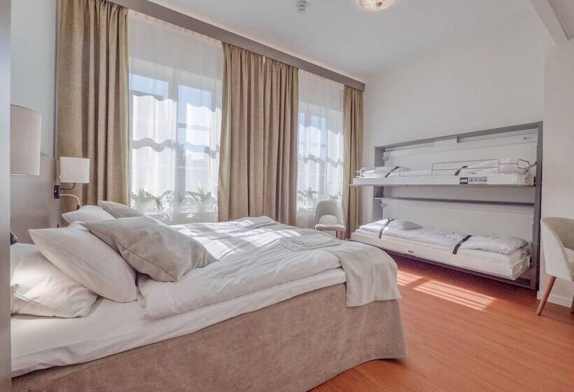Семейный Номер, Hamnhotellet