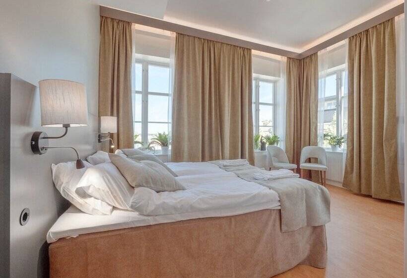 Номер Стандарт, Hamnhotellet