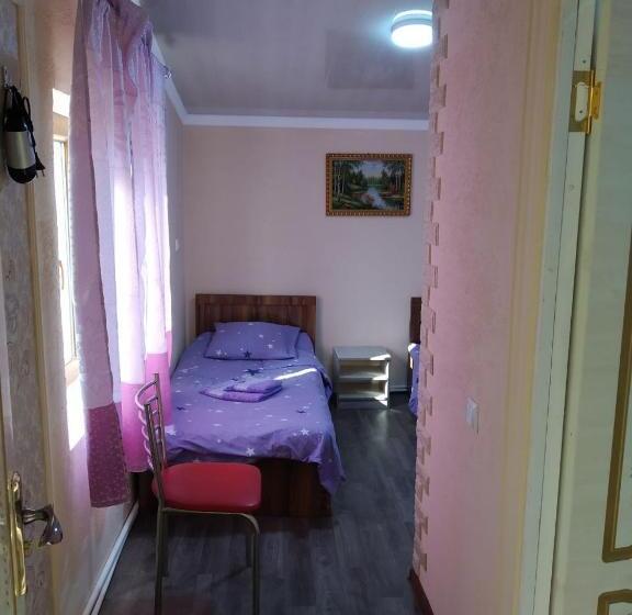 اتاق استاندارد, Family Guest House   Friends J
