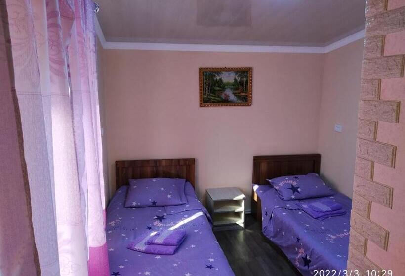اتاق استاندارد, Family Guest House   Friends J