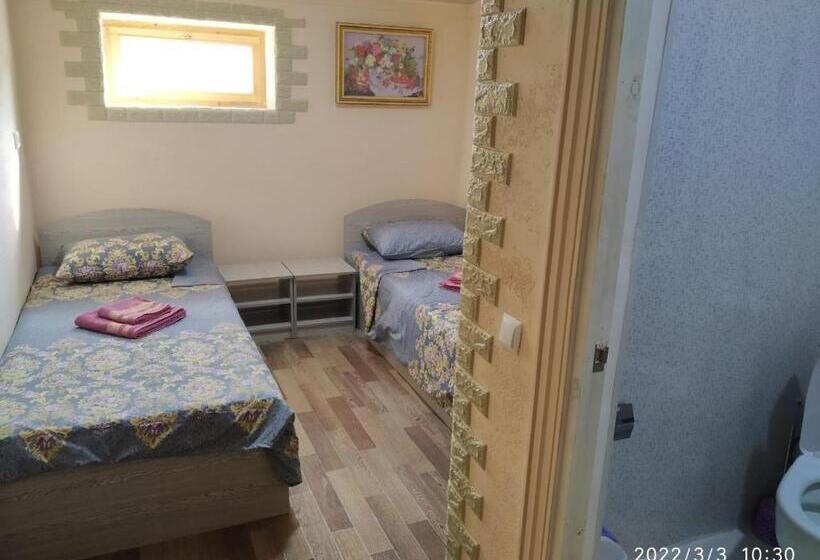 اتاق استاندارد, Family Guest House   Friends J