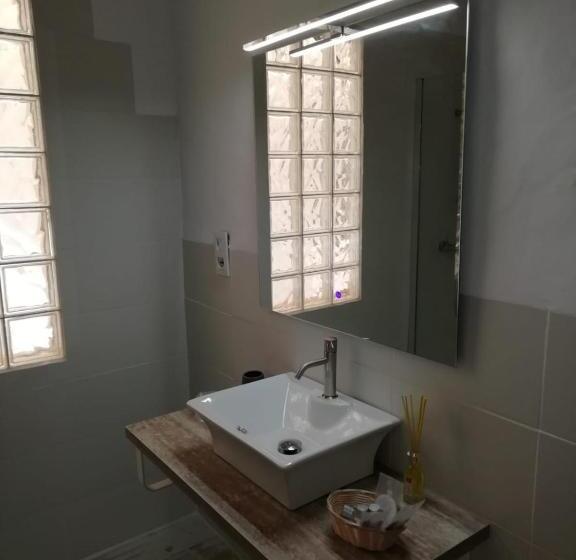 Номер Deluxe, El Karmelet