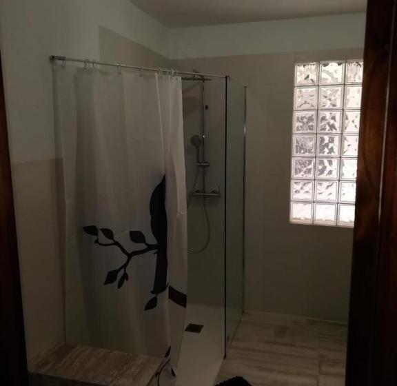 Номер Deluxe, El Karmelet
