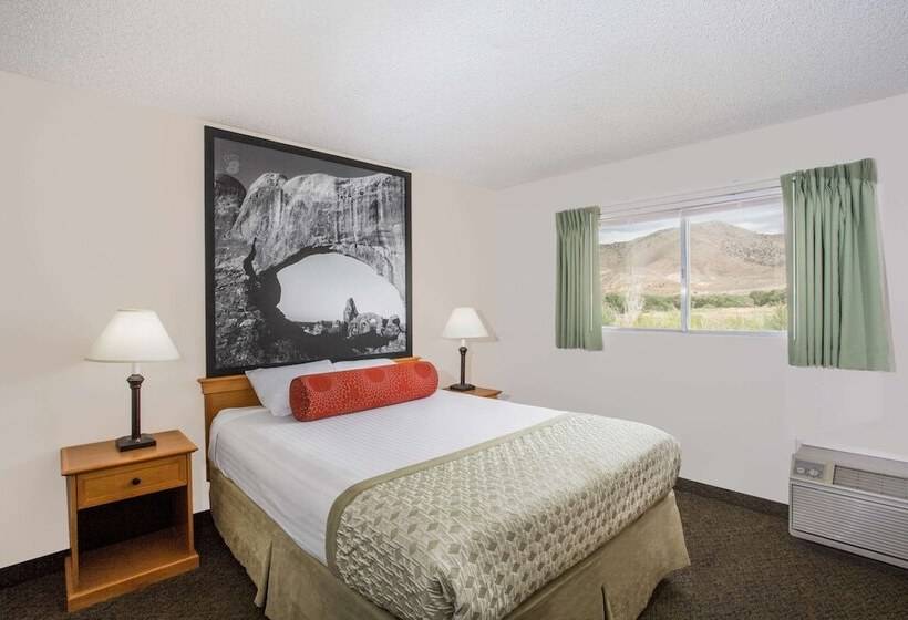 스위트, Super 8 By Wyndham Salina/scenic Hills Area