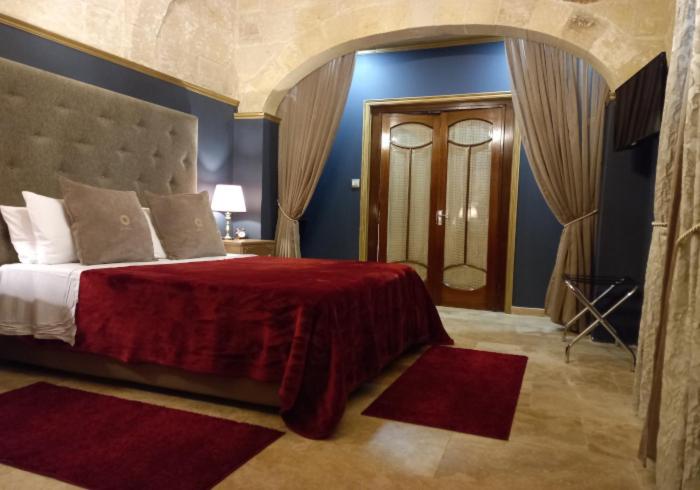 استودیوی استاندارد, Julina Boutique Living
