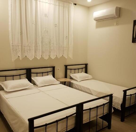 اتاق استاندارد سه نفره, Dimitri Guest House
