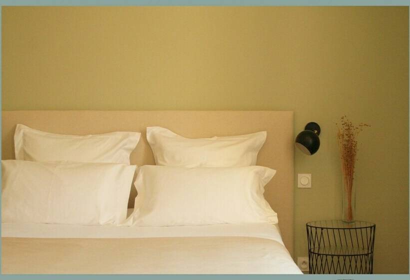 اتاق استاندارد, De L'anglais, Guesthouse