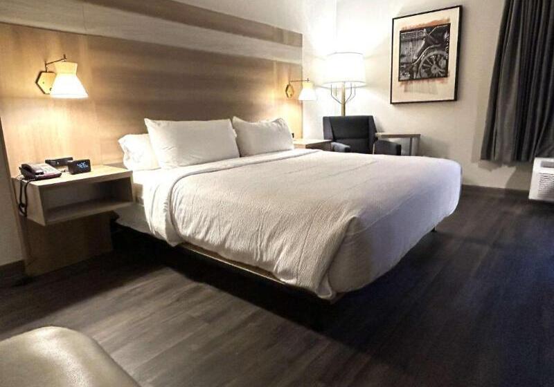 带大床的套房, Best Western Plus Heritage Rail Inn & Suites