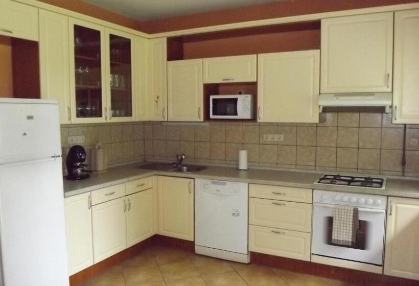 آپارتمان 1 خوابه با چشم‌انداز باغ, Akvárium Apartmanházak