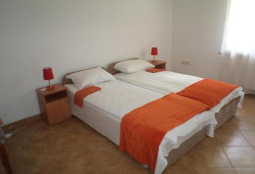 آپارتمان 1 خوابه با چشم‌انداز باغ, Akvárium Apartmanházak