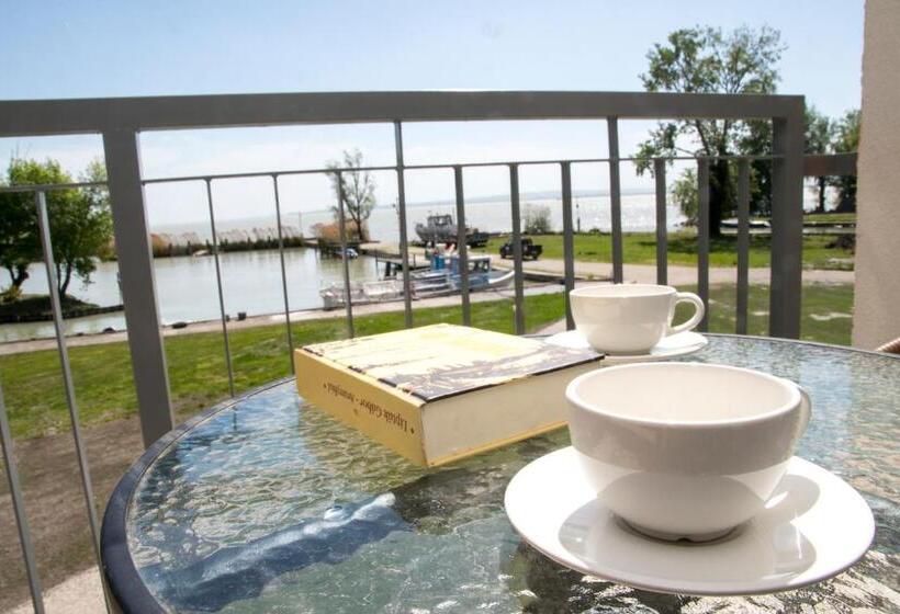 1 Bedroom Apartment Lake View, Akvárium Apartmanházak