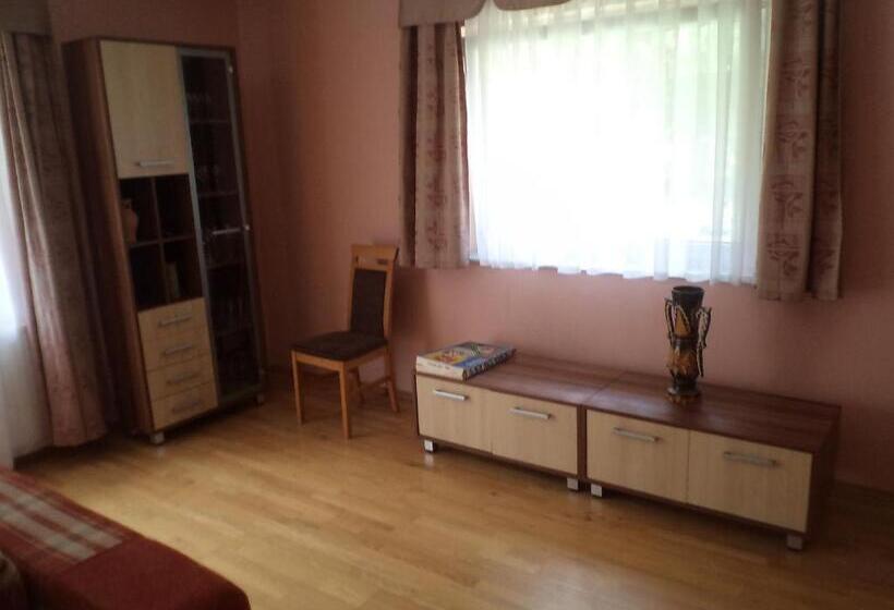 آپارتمان 1 خوابه با چشم‌انداز باغ, Akvárium Apartmanházak