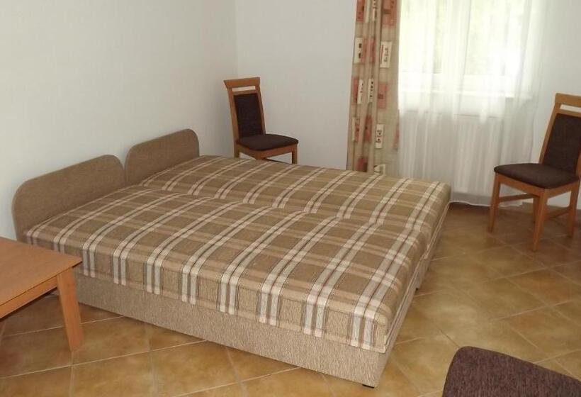 آپارتمان 1 خوابه با چشم‌انداز باغ, Akvárium Apartmanházak
