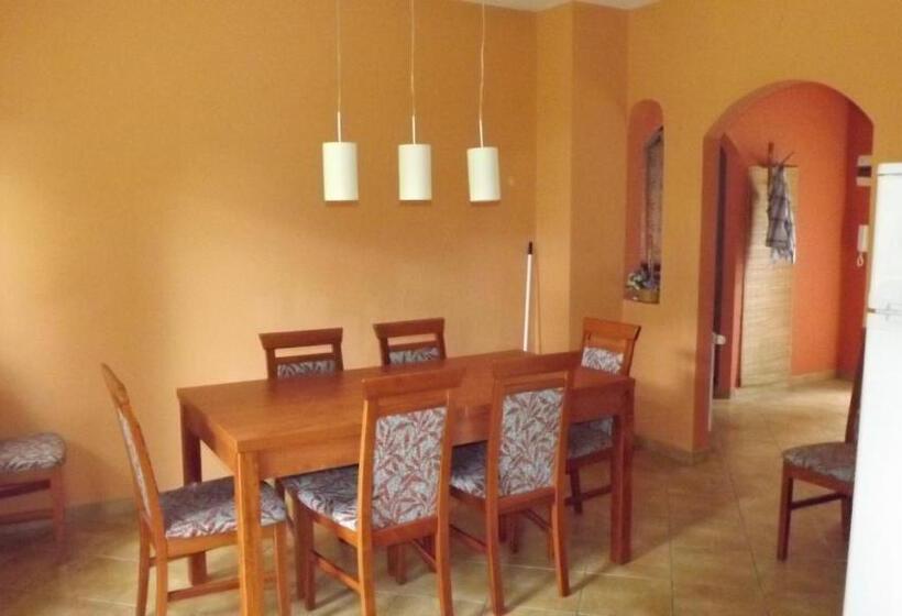 آپارتمان 1 خوابه با چشم‌انداز باغ, Akvárium Apartmanházak