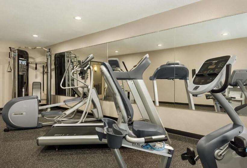 Люкс Кровать Квин, Country Inn & Suites By Radisson, Decorah, Ia