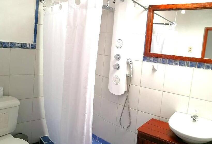 חדר סטנדרט לשלושה, International Hostels